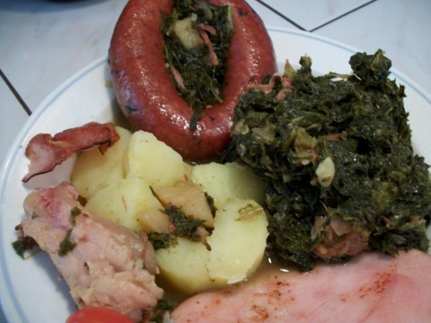 Grünkohl mit Bregenwurst und Kasseler mit Salzkartoffeln ...