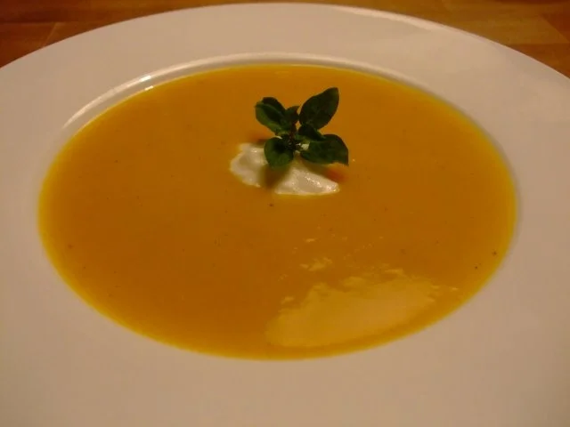 Rezept: Kürbis-Kartoffel-Suppe mit Vanille, Ingwer und Orange Bild Nr. 2 Kürbis-Kartoffel-Suppe mit Vanille, Ingwer und Orange - Rezept - Bild Nr. 2