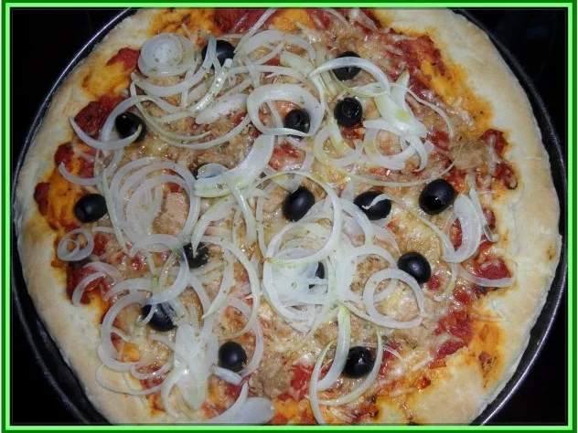 Pizza „Tonno con Cipolle" - Rezept - Bild Nr. 3