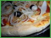 Pizza „Tonno con Cipolle" - Rezept
