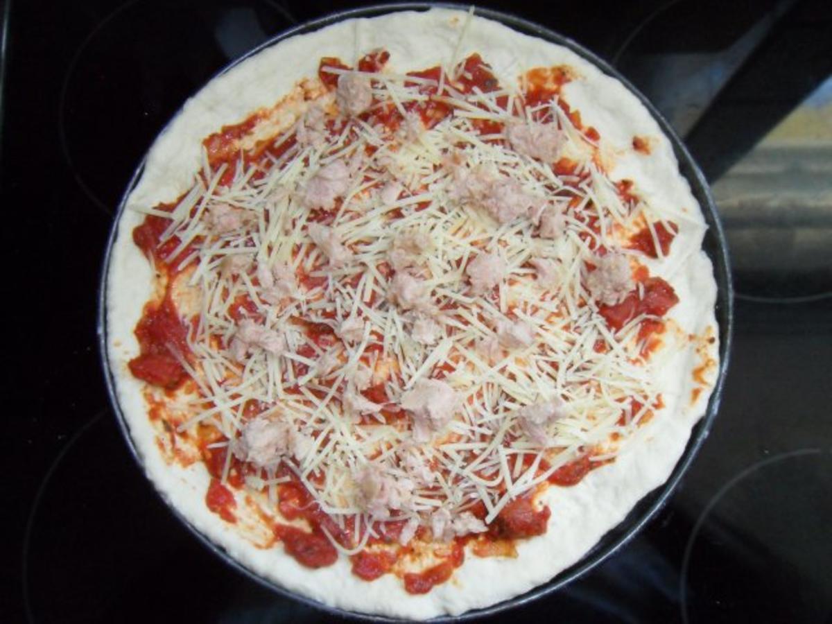Pizza „Tonno con Cipolle" - Rezept - Bild Nr. 8