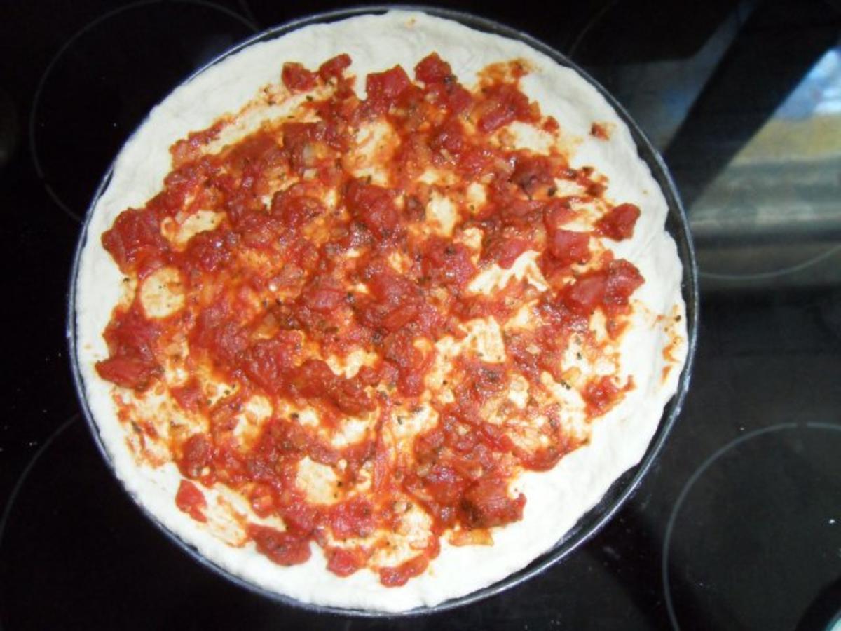 Pizza „Tonno con Cipolle" - Rezept - Bild Nr. 7