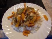 Gebratenes Paprikagemüse mit angeschmolzenem Schafskäse auf Reis - Rezept