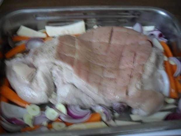 Spanferkelkeule Nr. 2 mit Gemüse - Rezept - Bild Nr. 3