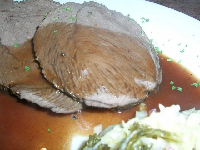 Rezept: Hirschbraten in der Lebkuchensauce mit Sahnewirsing Bild Nr. 3 Hirschbraten in der Lebkuchensauce mit Sahnewirsing - Rezept - Bild Nr. 3