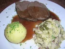 Rezept: Hirschbraten in der Lebkuchensauce mit Sahnewirsing Hirschbraten in der Lebkuchensauce mit Sahnewirsing - Rezept