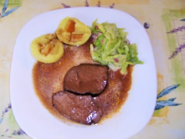 Rezept: Hirschbraten in der Lebkuchensauce mit Sahnewirsing Bild Nr. 8 Hirschbraten in der Lebkuchensauce mit Sahnewirsing - Rezept - Bild Nr. 8