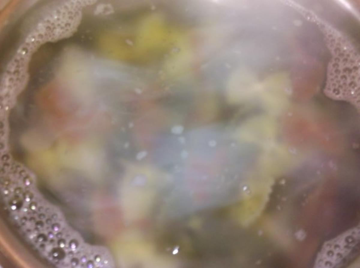 Geflügel: Tandoori-Hähnchen mit Käse-Sahnesoße und bunten Farfalle - Rezept - Bild Nr. 6