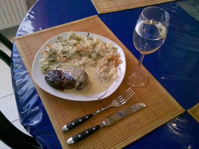 Geflügel: Tandoori-Hähnchen mit Käse-Sahnesoße und bunten Farfalle - Rezept - Bild Nr. 7