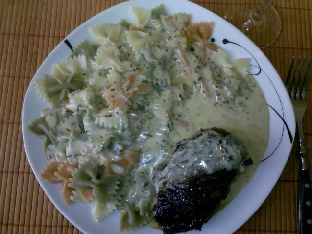 Geflügel: Tandoori-Hähnchen mit Käse-Sahnesoße und bunten Farfalle - Rezept - Bild Nr. 9