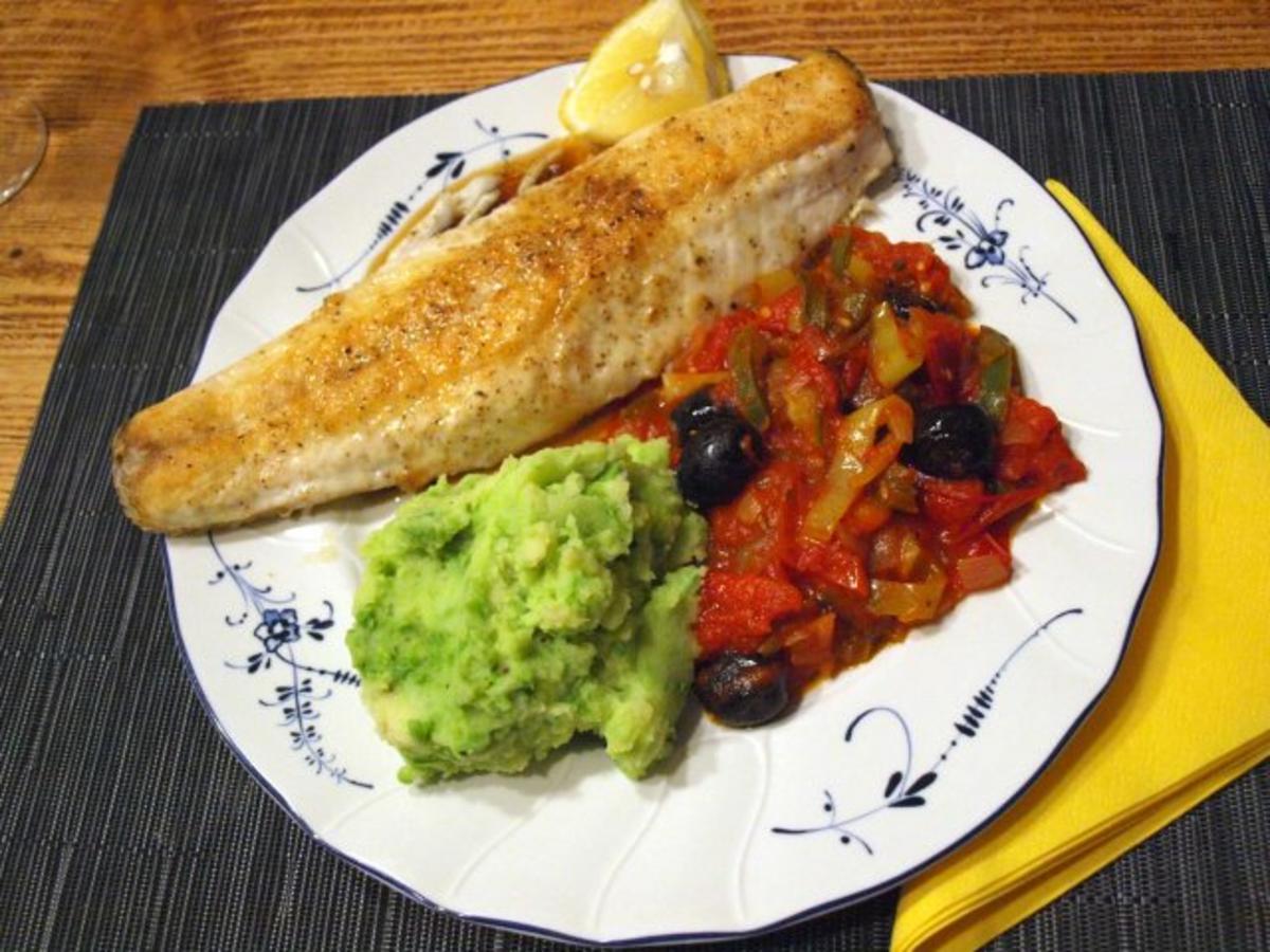 Seebarschfilets mit Tomaten-Olivensauce (Filetto di Branzino) - Rezept ...