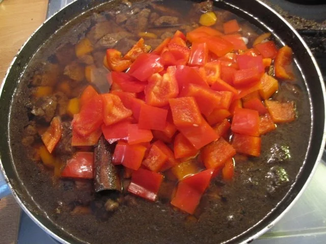 Rezept: Schokonudeln mit Rindergulasch Bild Nr. 5 Schokonudeln mit Rindergulasch - Rezept - Bild Nr. 5