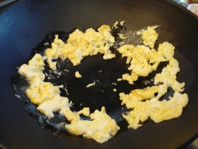 Chinesischer Bratreis mit Ei, Hühnerfleisch und Gemüse - Rezept - Bild Nr. 4