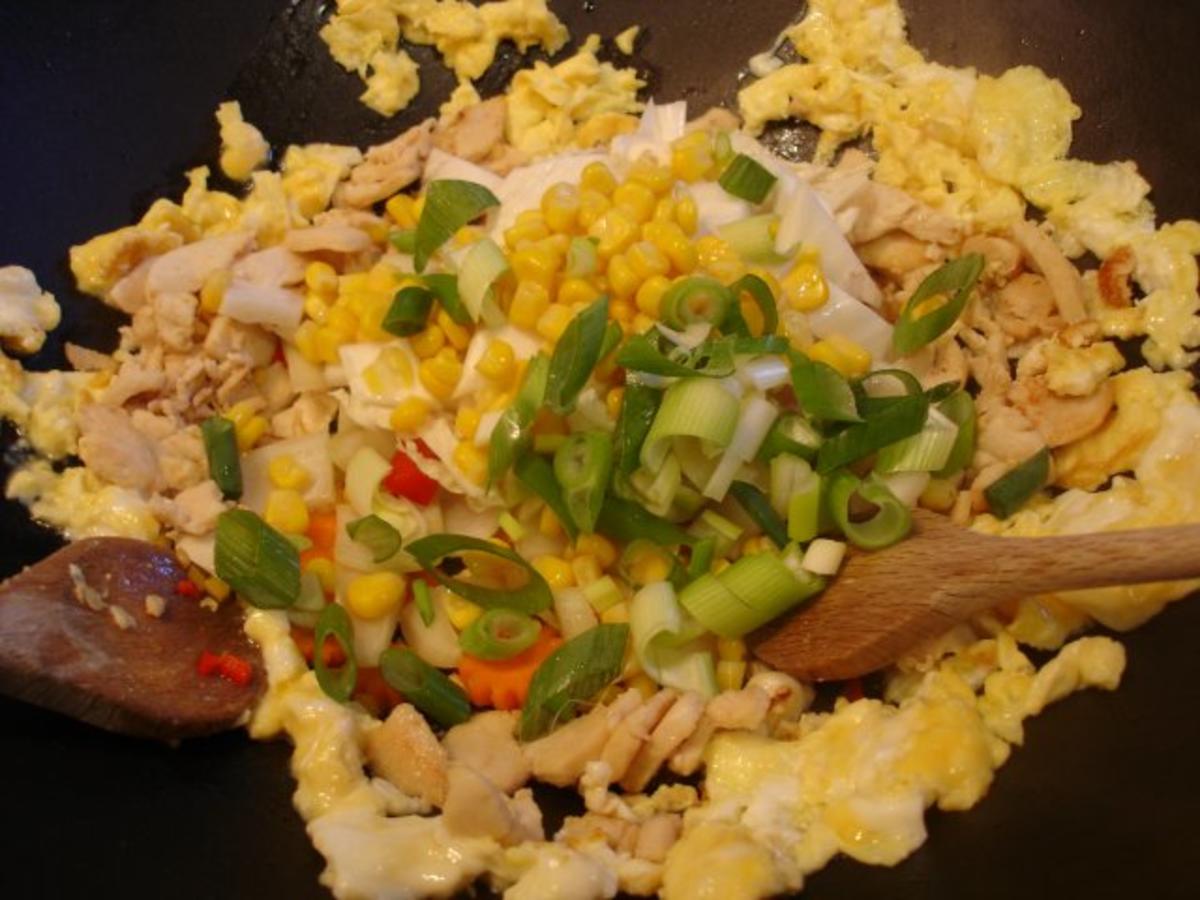 Chinesischer Bratreis mit Ei, Hühnerfleisch und Gemüse - Rezept - Bild Nr. 9