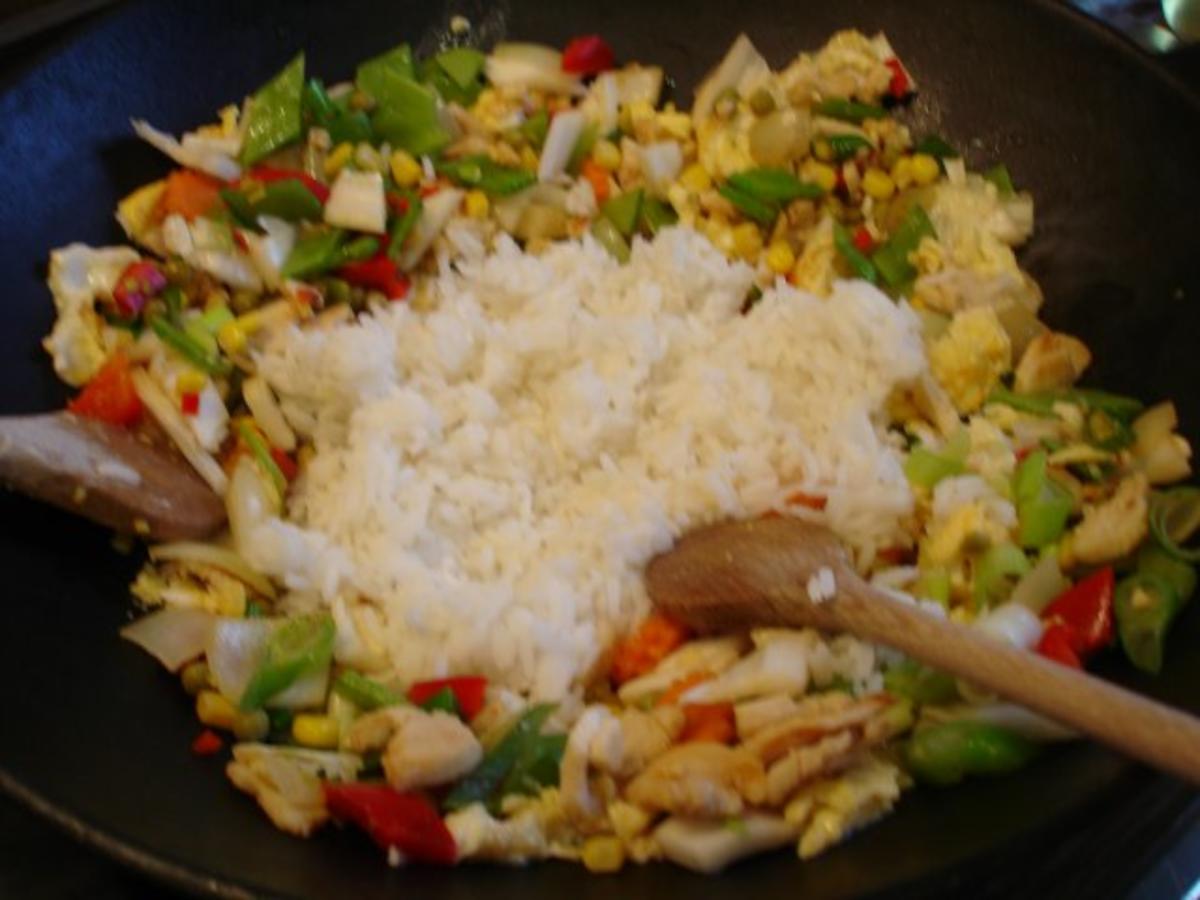 Chinesischer Bratreis mit Ei, Hühnerfleisch und Gemüse - Rezept - Bild Nr. 13
