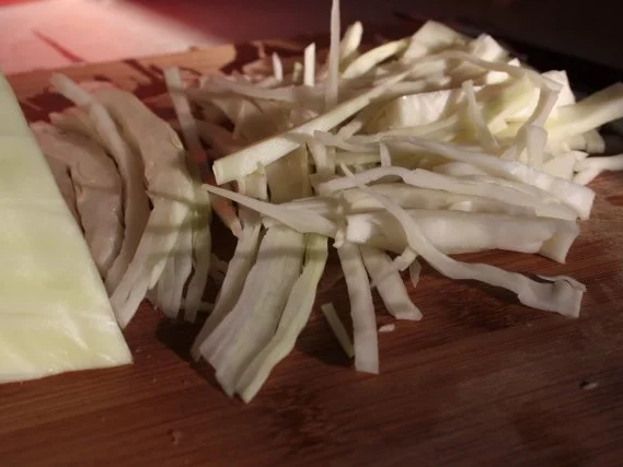 Weißkohl-Ananas-Salat mit fruchtiger Senfdressing - Rezept - Bild Nr. 3