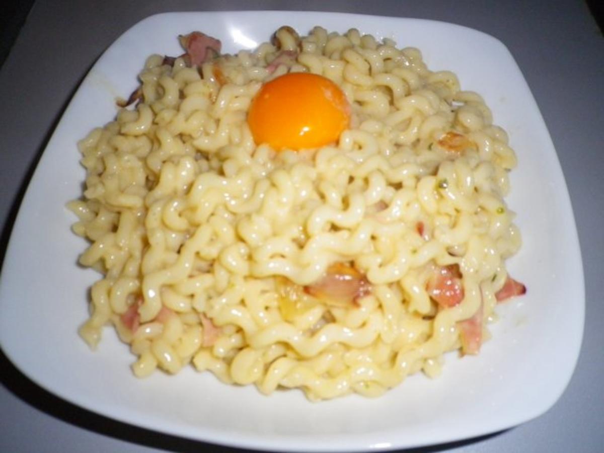 Bilder für Nudeln - in Pestosauce - Rezept