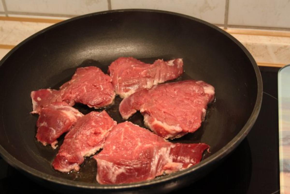 Fleisch, Rind: Rindermedailons an Tomatenpasto und Blätter-Pilz-Muffins - Rezept - Bild Nr. 3
