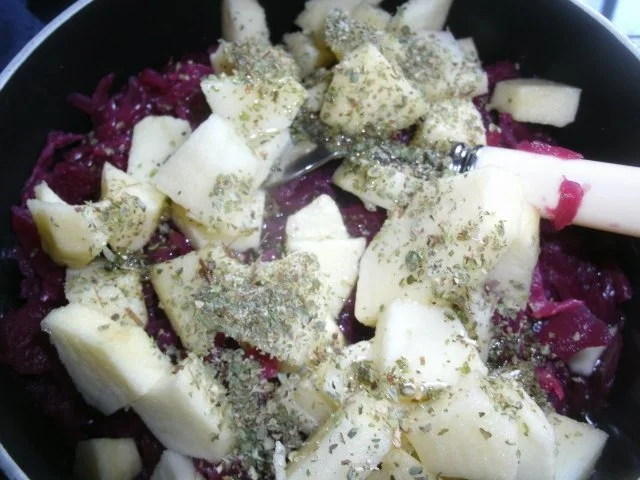 Apfelrotkohl mit Majoran - Rezept