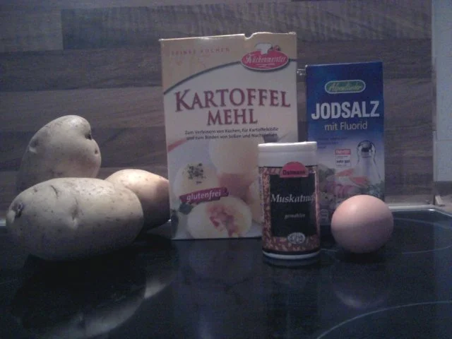 Rezept: Halbseidene Klöße ganz einfach Bild Nr. 2 Halbseidene Klöße ganz einfach - Rezept - Bild Nr. 2