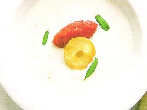 Rezept: Knoblauchrahmsuppe mit feuriger Paprika Knoblauchrahmsuppe mit feuriger Paprika - Rezept