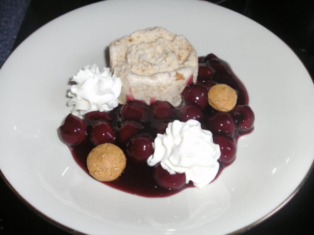 Amarettini-Parfait mit Kirschen - Rezept - kochbar.de