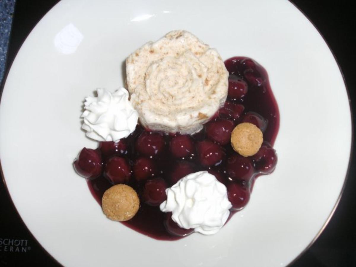 Amarettini-Parfait mit Kirschen - Rezept - kochbar.de