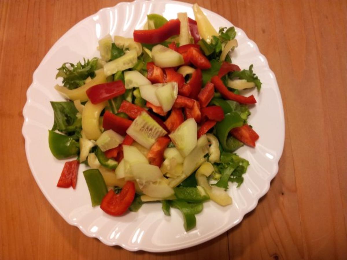 Bunter Salat mit Ziegenkäse und Hähnchenbruststeifen - Rezept - Bild Nr. 2