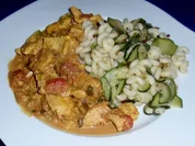 Putenstreifen in Himbeersahnesoße und Zucchininudeln - Rezept