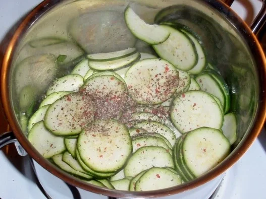 Putenstreifen in Himbeersahnesoße und Zucchininudeln - Rezept - Bild Nr. 6