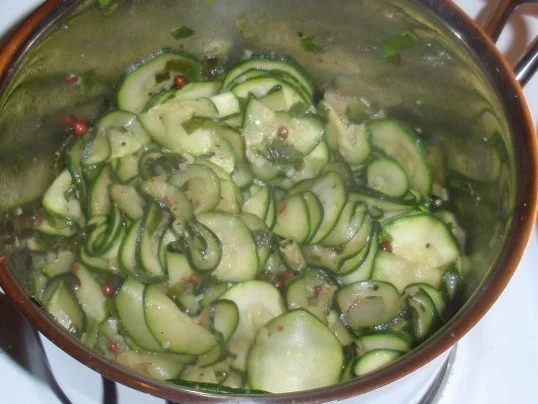 Putenstreifen in Himbeersahnesoße und Zucchininudeln - Rezept - Bild Nr. 8