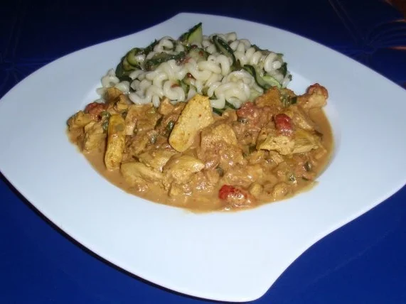 Putenstreifen in Himbeersahnesoße und Zucchininudeln - Rezept - Bild Nr. 13