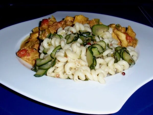 Putenstreifen in Himbeersahnesoße und Zucchininudeln - Rezept - Bild Nr. 14