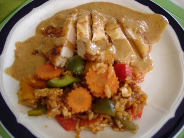 Gebackene Hähnchenbrustfilets mit Erdnusssauce und Gemüsereis - Rezept - Bild Nr. 27