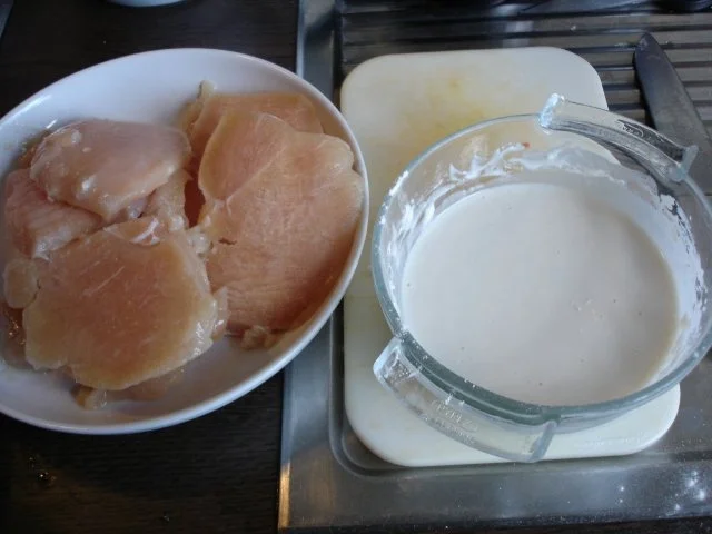 Gebackene Hähnchenbrustfilets mit Erdnusssauce und Gemüsereis - Rezept - Bild Nr. 9