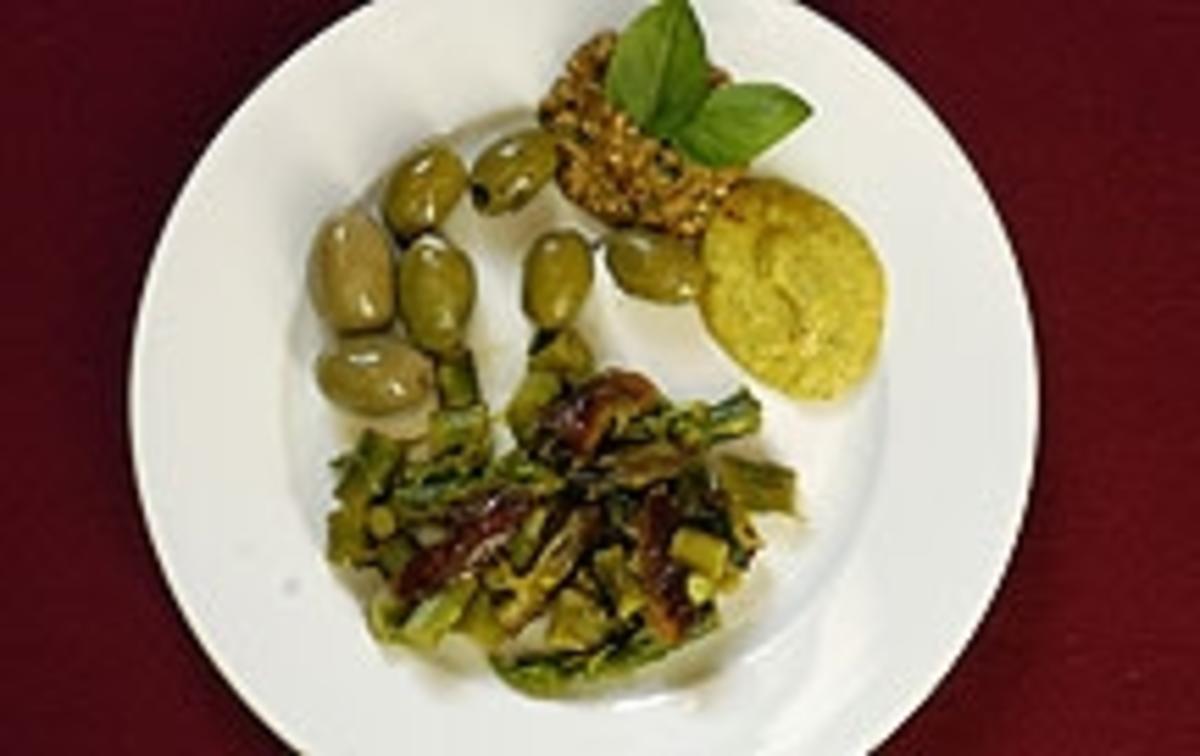 Salat aus grünem Spargel mit Oliven (Annabelle Mandeng) - Rezept