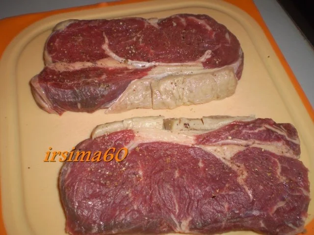 Rezept: Rumpsteak mit Wacholderbeeren und Rotwein Reduktion Bild Nr. 3 Rumpsteak mit Wacholderbeeren und Rotwein Reduktion - Rezept - Bild Nr. 3