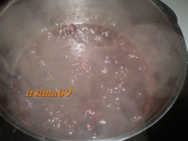 Rezept: Rumpsteak mit Wacholderbeeren und Rotwein Reduktion Bild Nr. 6 Rumpsteak mit Wacholderbeeren und Rotwein Reduktion - Rezept - Bild Nr. 6