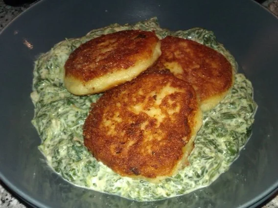 Rezept: Kartoffeltaler auf Rahmspinat Bild Nr. 2 Kartoffeltaler auf Rahmspinat - Rezept - Bild Nr. 2
