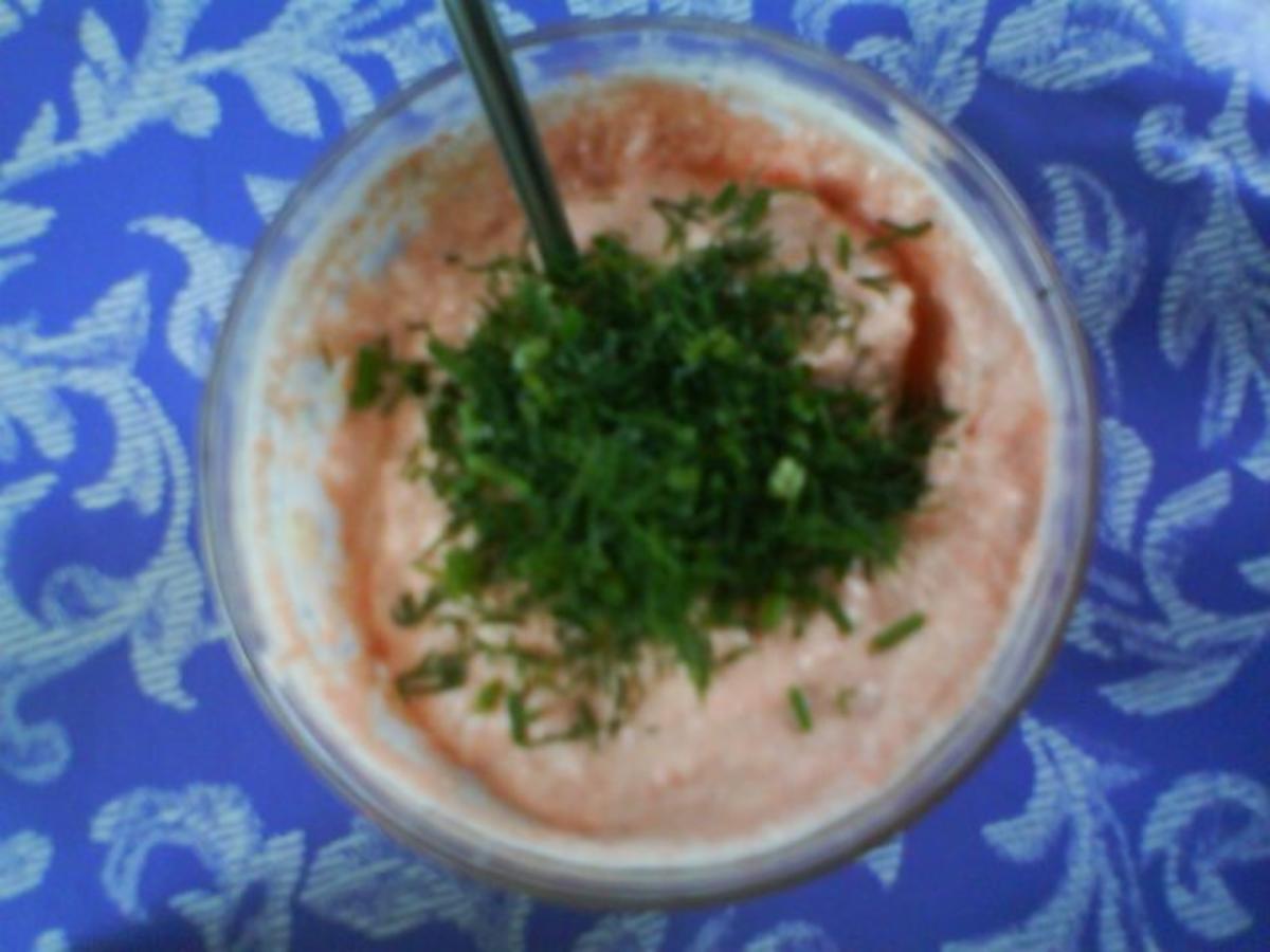 Lachshäppchen mit Schnittlauch und Dill - schnell & einfach - 87 kcal/100g Lachshäppchen mit Schnittlauch und Dill - schnell & einfach - 87 kcal/100g