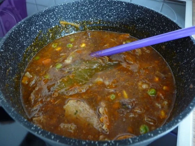 Resteverwertung : Gulasch und Kräuterknöpfle mit ´nem Salat - Rezept