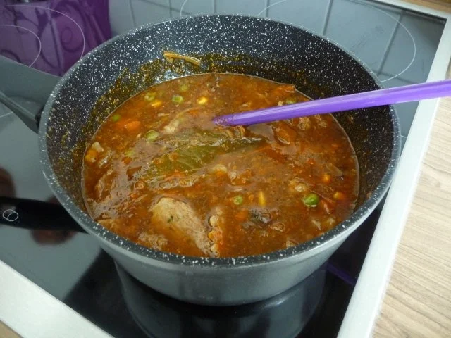 Resteverwertung : Gulasch und Kräuterknöpfle mit ´nem Salat - Rezept - Bild Nr. 3