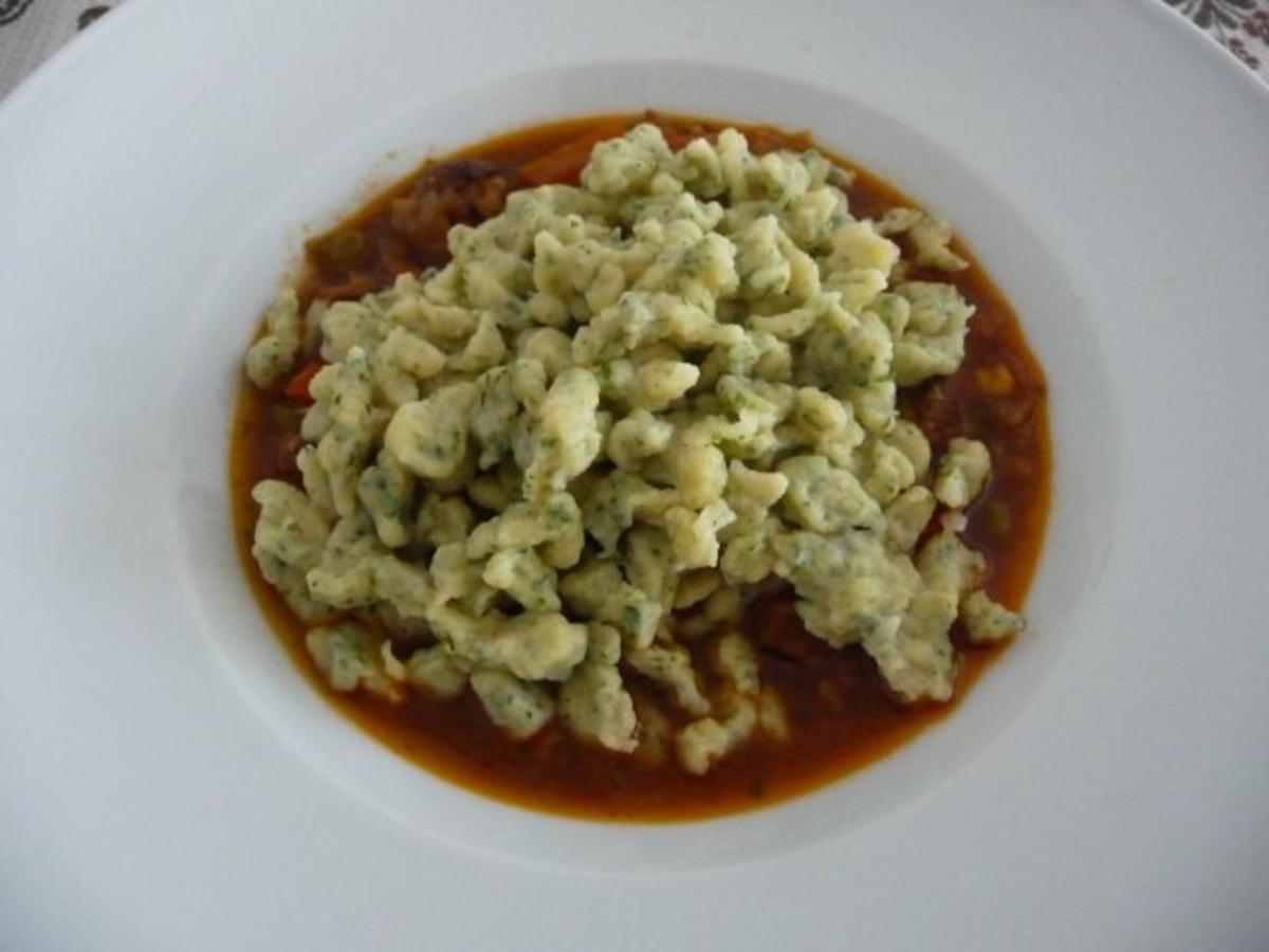 Resteverwertung : Gulasch und Kräuterknöpfle mit ´nem Salat - Rezept - Bild Nr. 4