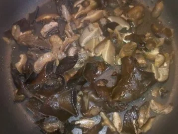 Rezept: Eier: Ostasiatisches Pilzomelett Bild Nr. 3 Eier: Ostasiatisches Pilzomelett - Rezept - Bild Nr. 3