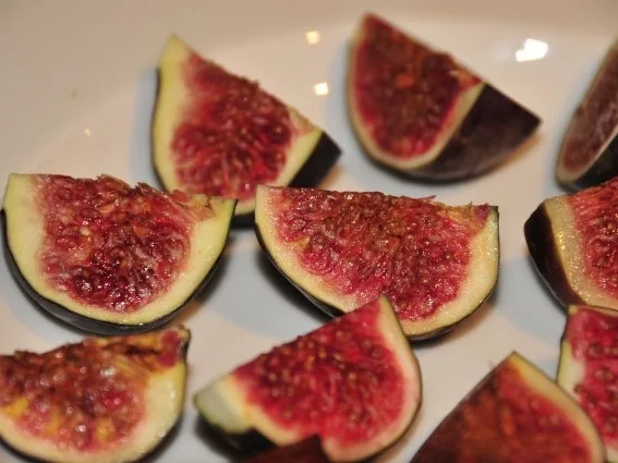 Rezept: Balsamico Feigen auf Feldsalat Bild Nr. 2 Balsamico Feigen auf Feldsalat - Rezept - Bild Nr. 2