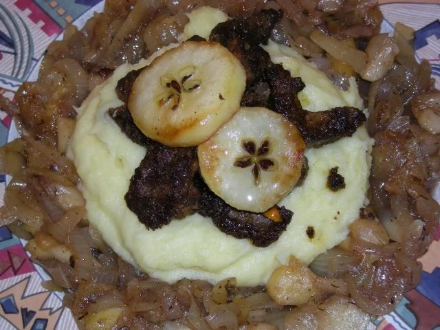 Rezept: Lebergeschnetzeltes auf Apfel - Zwiebelbett Lebergeschnetzeltes auf Apfel - Zwiebelbett - Rezept