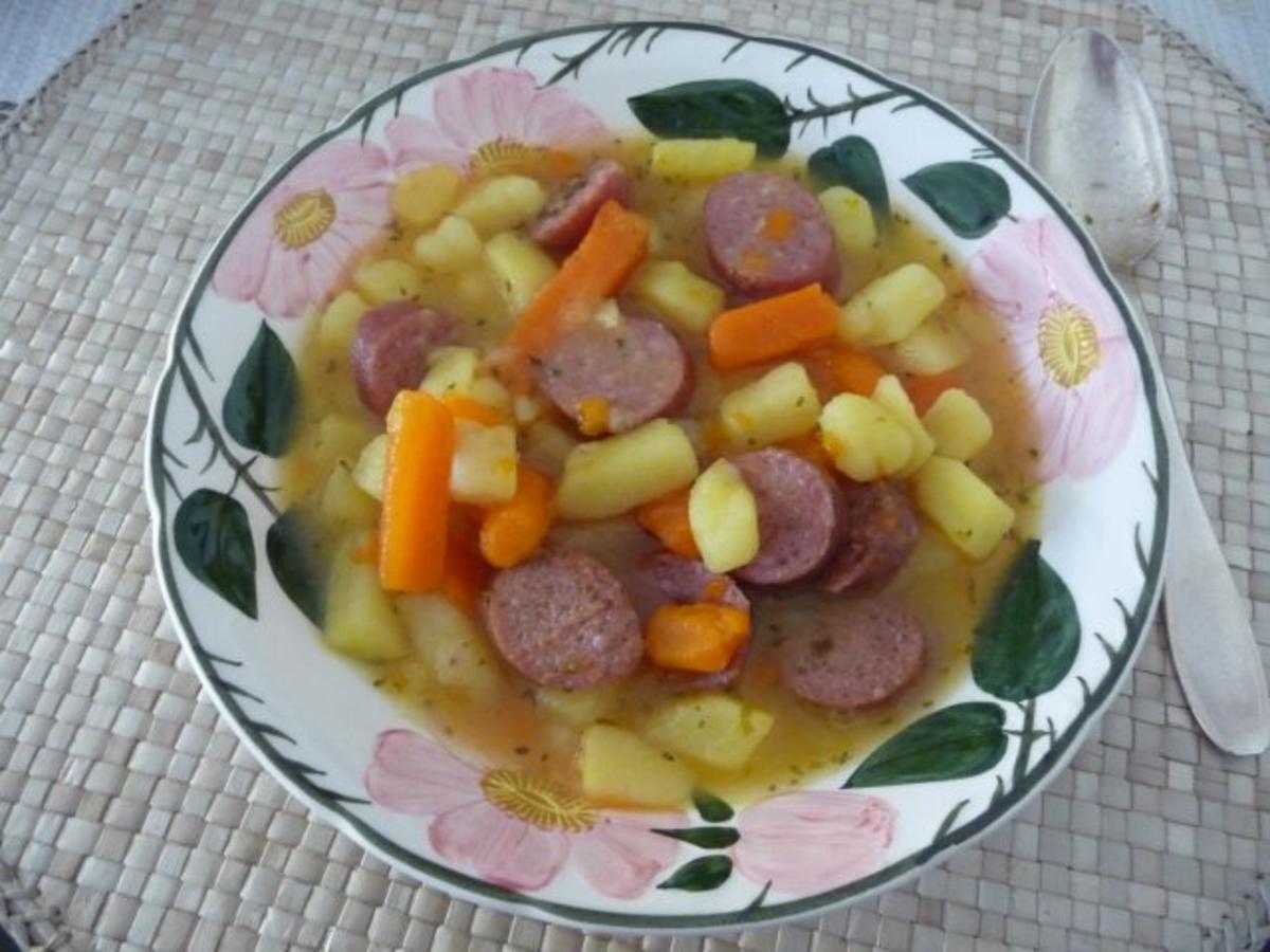 Suppen & Eintöpfe : Kartoffelsuppe mit Schwarzwälder Bauernwürstchen - Rezept