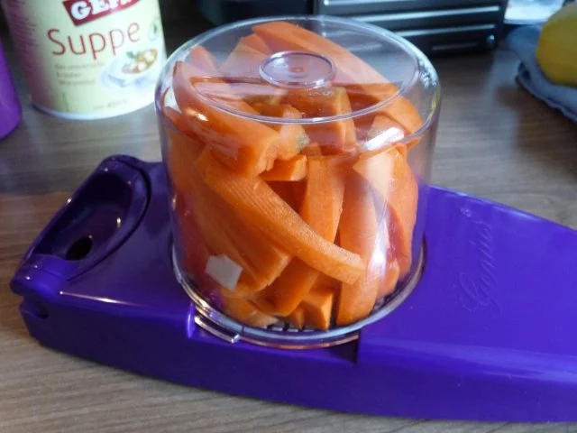 Rezept: Suppen & Eintöpfe : Kartoffelsuppe mit Schwarzwälder Bauernwürstchen Bild Nr. 12 Suppen & Eintöpfe : Kartoffelsuppe mit Schwarzwälder Bauernwürstchen - Rezept - Bild Nr. 12