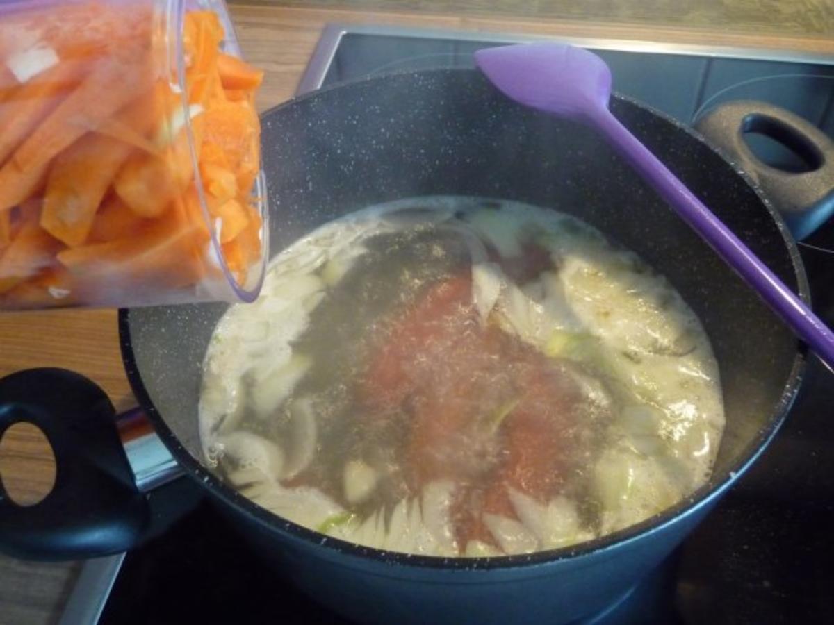 Suppen & Eintöpfe : Kartoffelsuppe mit Schwarzwälder Bauernwürstchen - Rezept - Bild Nr. 13