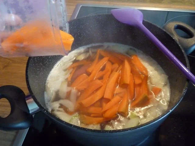 Rezept: Suppen & Eintöpfe : Kartoffelsuppe mit Schwarzwälder Bauernwürstchen Bild Nr. 14 Suppen & Eintöpfe : Kartoffelsuppe mit Schwarzwälder Bauernwürstchen - Rezept - Bild Nr. 14